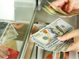 Доллар сошел с ума, украинцы штурмуют обменники: что будет с курсом после выходных