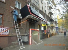 В центре Николаева сбили рекламный балкон