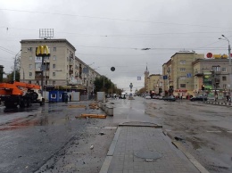 На проспекте Металлургов демонтировали часть строительного забора - дорогу готовят к открытию, - ФОТОРЕПОРТАЖ
