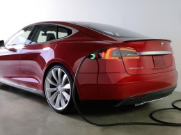 Компания Tesla приняла решение отозвать две тысячи автомобилей