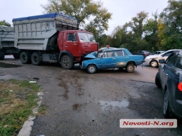 В Николаеве столкнулись «ВАЗ», «Шевроле» и «КамАЗ»: пострадала пассажирка