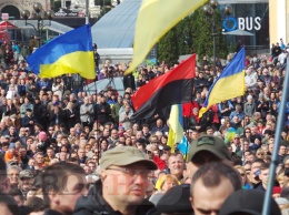 Толпа разъяренных людей заполонила Майдан, протест разгорелся с новой силой: появились требования