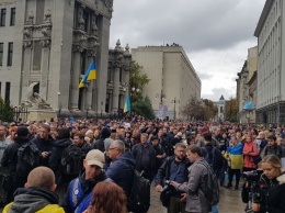 Отставка Богдана и отмена формулы Штайнмайера. Протестующие пришли под Верховную Раду и озвучили свои требования