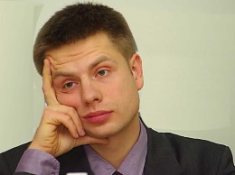 Появились фото, как скандальный Гончаренко шикует в компании эффектной шатенки: пафос зашкаливает