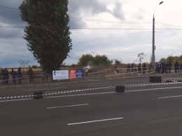 В Черкассах во время гонки авто влетело в толпу, есть пострадавшие (18+)