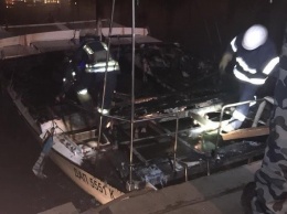 Под Одессой сожгли яхту депутату ОТГ