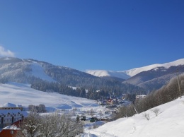 В начале октября Карпаты засыпало снегом: завораживающие фото и видео