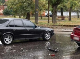 В Николаеве на скользкой от дождя дороге ВАЗ влетел в иномарку, - ФОТО