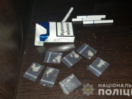 На Днепропетровщине в подпольном заведении поймали распространителя наркотиков: мужчина прятал амфетамин в неожиданном месте