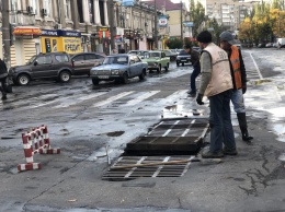 В центре Бердянска проводят расчистку ливнесточной канализации