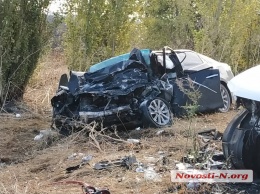 В результате столкновения внедорожника Lexus GX 460 и легкового автомобиля Toyota Camry погибли два копа