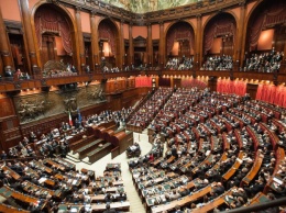 Парламент Италии резко сократит количество депутатов