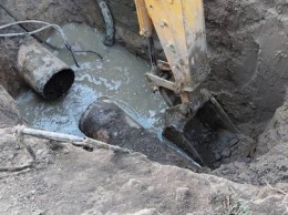 Никополь снова без воды: коммунальщики ликвидируют аварию