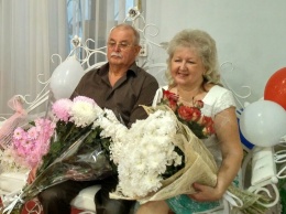 Супруги Катаевы из Ялты отметили рубиновую свадьбу