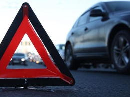 В Киеве лоб в лоб столкнулись Chevrolet и Renault: видео момента