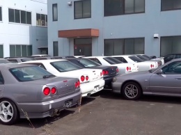 В Японии обнаружили склад, где Nissan Skyline продаются очень дешево (ВИДЕО)