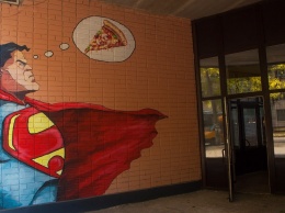 В Днепре тематическое кафе запускает супергеройскую доставку еды