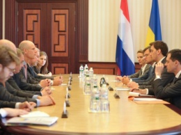 Гончарук заверил главу МИД Нидерландов, что Украина продолжит евроинтеграцию