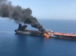 Иранский танкер в Красном море атаковали двумя ракетами