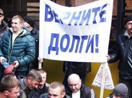 На Луганщине шахтеры протестуют возле здания ОГА