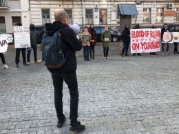 В Киеве - драка около турецкого посольства