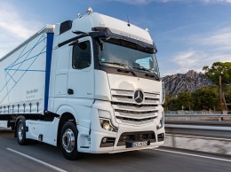 Полуавтономный грузовик Mercedes-Benz начнут собирать в России