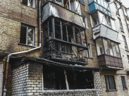 В Киеве возле НАУ пылающая пристройка уничтожила квартиру и подожгла пять балконов