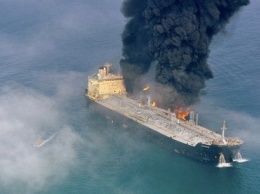 СМИ: В Красном море нефтяной танкер был атакован двумя ракетами