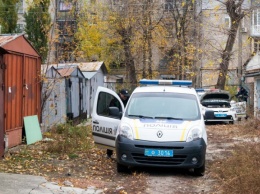 В Киеве мужчина сделал из гаража нарколабораторию и обложил ее гранатами