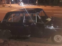 В Днепре на улице Любарского перевернулся автомобиль ВАЗ