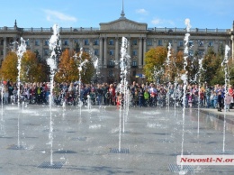 На Серой площади Николаева забили фонтаны
