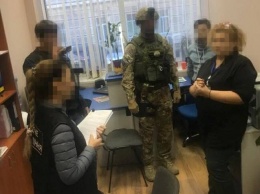 Одесса: в СБУ задержали чиновницу, за деньги оформлявшую документы морякам