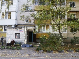 В Киеве на Виноградаре женщина выпала с балкона 8 этажа
