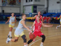 Баскетболистки Литвака в стартовом поединке одолели соперниц из Ровно