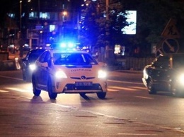 В Киеве двое мужчин подстрелили человека на трамвайной остановке и скрылись на черной Toyota Camry: введен план "Сирена"