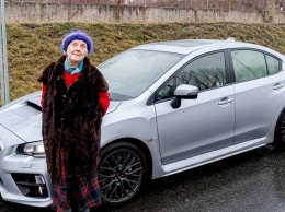 84-летняя бабушка ездит на Subaru WRX STI (ФОТО)