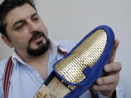 Во что обуваются шейхи и их жены? На выставке в Дубае самую дорогую обувь показал «золотой сапожник» (ФОТО)