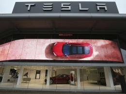Tesla вынуждена открыть свои официальные дилерские центры в крупных городах