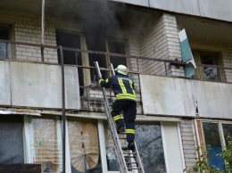 Пожар в Днепре: сотрудники ГСЧС тушили пансионат