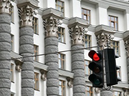 Правительство планирует уменьшить расходы на соцзащиту, здравоохранение и образование - эксперт