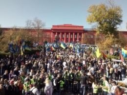 В Киеве проходит марш националистов (видео)