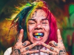 Рэпер 6ix9ine подписал 10-миллионный контракт, не выходя из тюрьмы