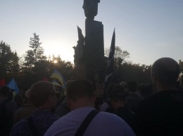 В центре Харькове прошел марш "Нет капитуляции!"