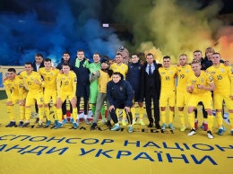 Украина - Португалия: как украинские игроки праздновали победу - видео и фото из раздевалки