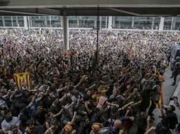 Протесты в Барселоне: в городском аэропорту пострадали почти 40 человек