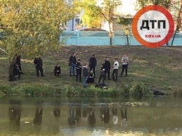 В Киеве возле озера обнаружили труп человека