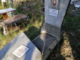 В Запорожье раскурочили старые могилы для новых захоронений