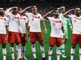 Франция потребовала от УЕФА наказать турецких футболистов за воинское приветствие