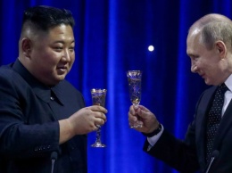 Ким Чен Ын повторил образ Путина на коне: фотосравнение
