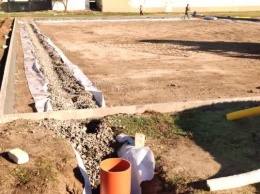 Строительство футбольного поля в Геническе может завершиться раньше срока